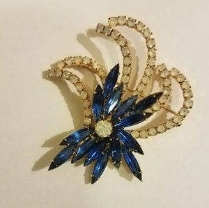 Last call! Vintage Brooch